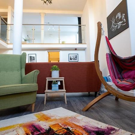 Stunning Mezzanine Apartment Near City Centre 카디프 외부 사진