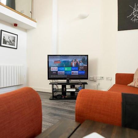 Stunning Mezzanine Apartment Near City Centre 카디프 외부 사진