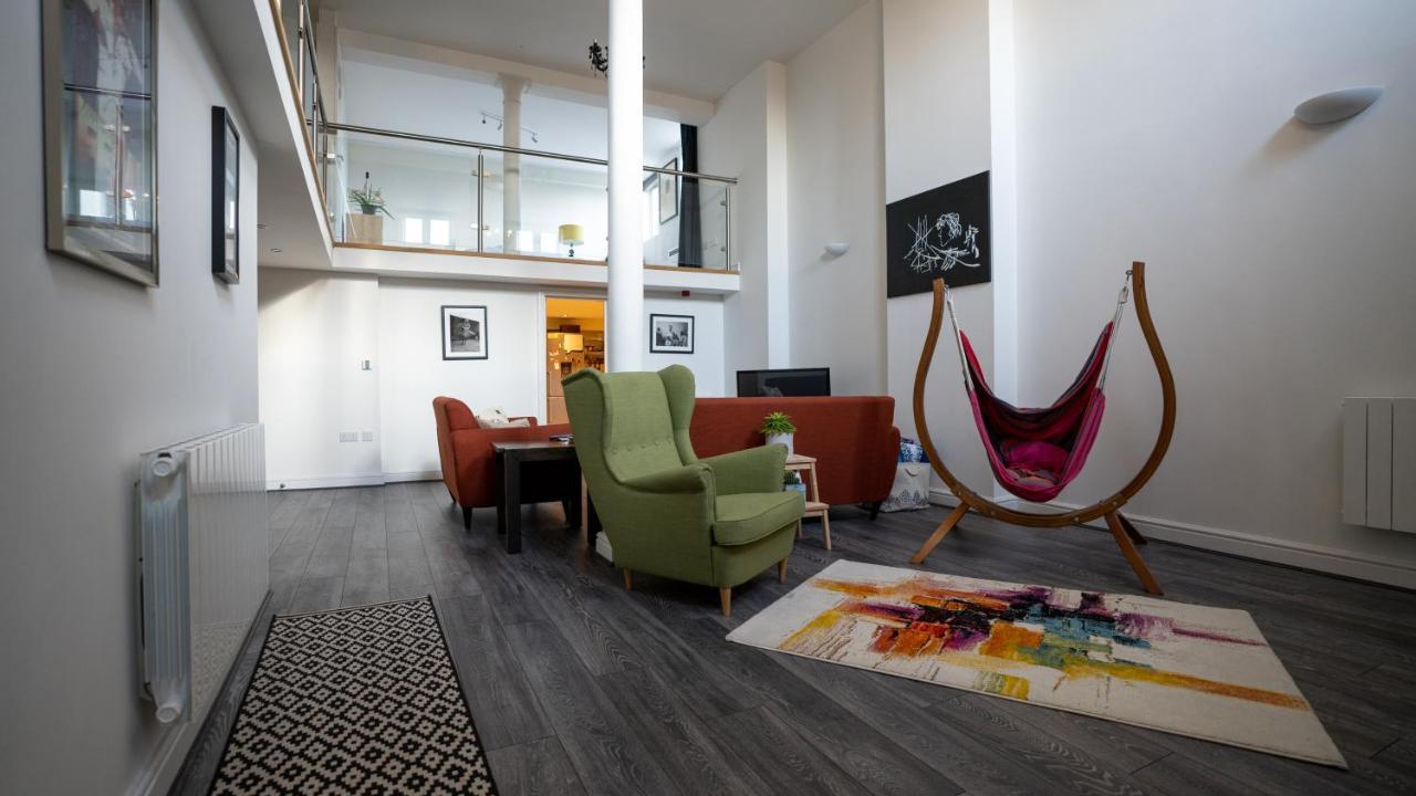 Stunning Mezzanine Apartment Near City Centre 카디프 외부 사진