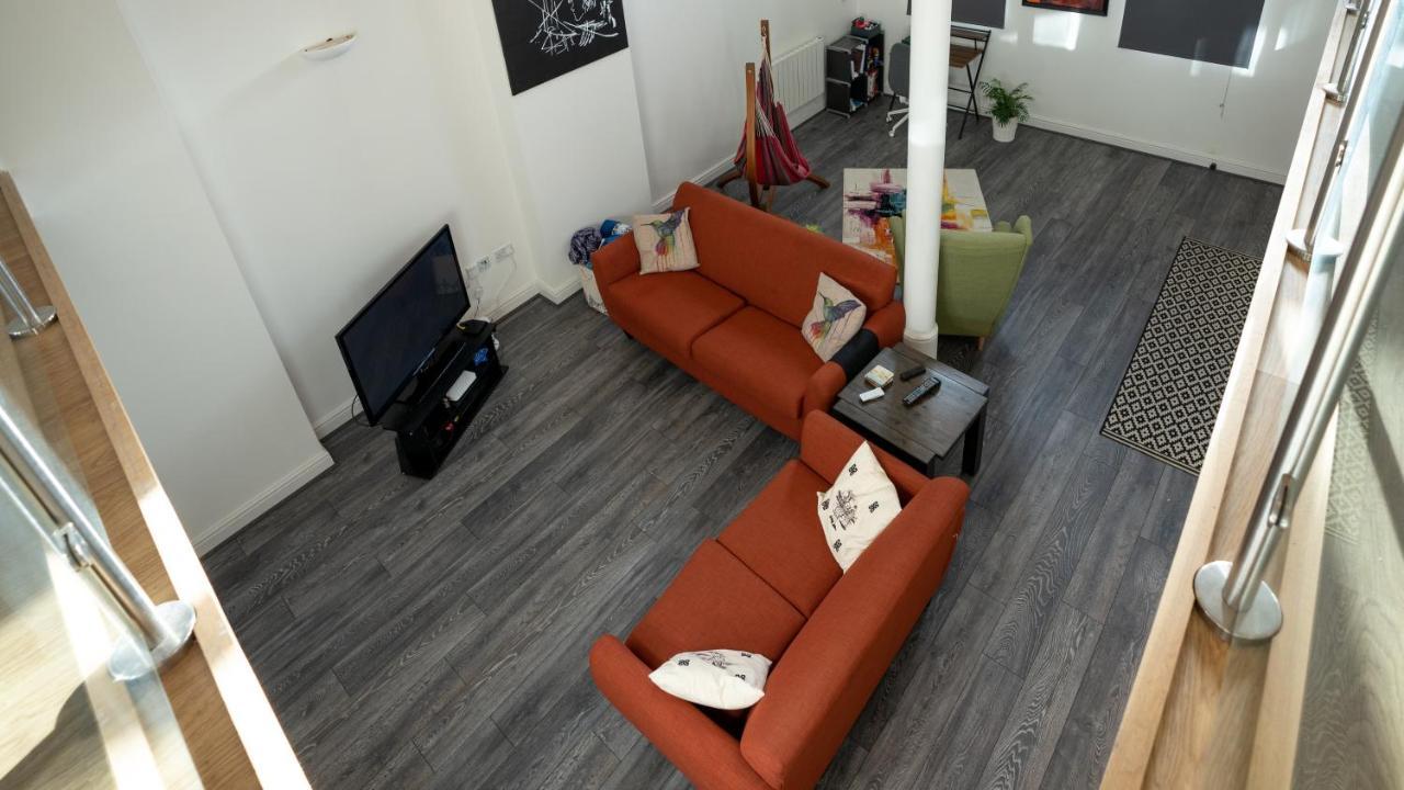 Stunning Mezzanine Apartment Near City Centre 카디프 외부 사진
